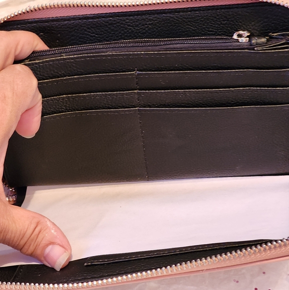 BETSEY JOHNSON NWOT Mauve hearts 💕 and Wristlet Wallet Patent Leather - Picture 7 of 8